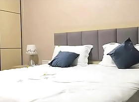 ]齐逼短裙丰满的美少妇 好有韵味啊