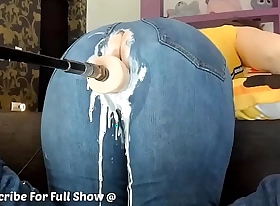 Machine Sex tool Makes PAWG Obese Spoils MILF Mom Creamy Squirt All Over Their akin Jeans