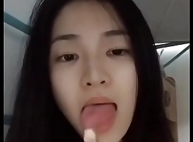 女友在学校偷偷发给我自慰视频